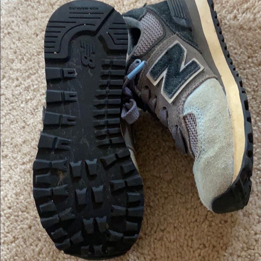 New balance shoes - Picture 2 of 3